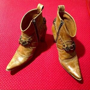 SPIRAL Sz 37 Western Style w/ Embellishments Made in Spain  3” Heel Booties